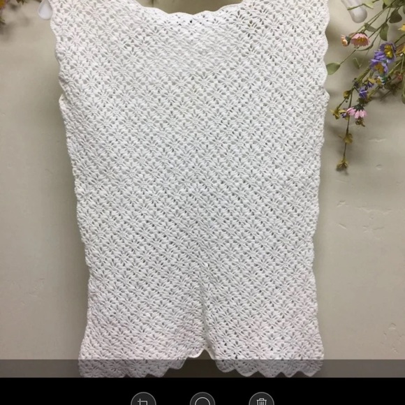 Two Banana Republic Knitted/Crochet Tops - Picture 3 of 12